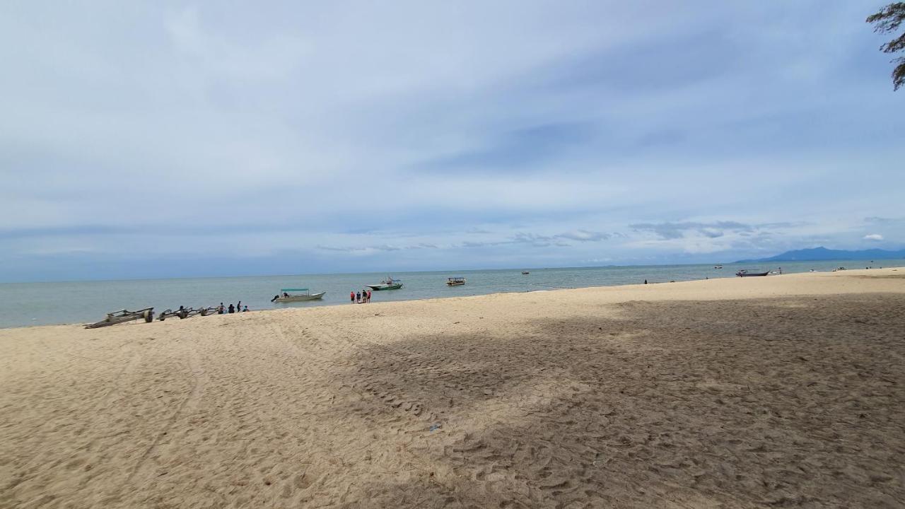 By The Sea Beach Luxury Resort - バツーフェリンギビーチ エクステリア 写真