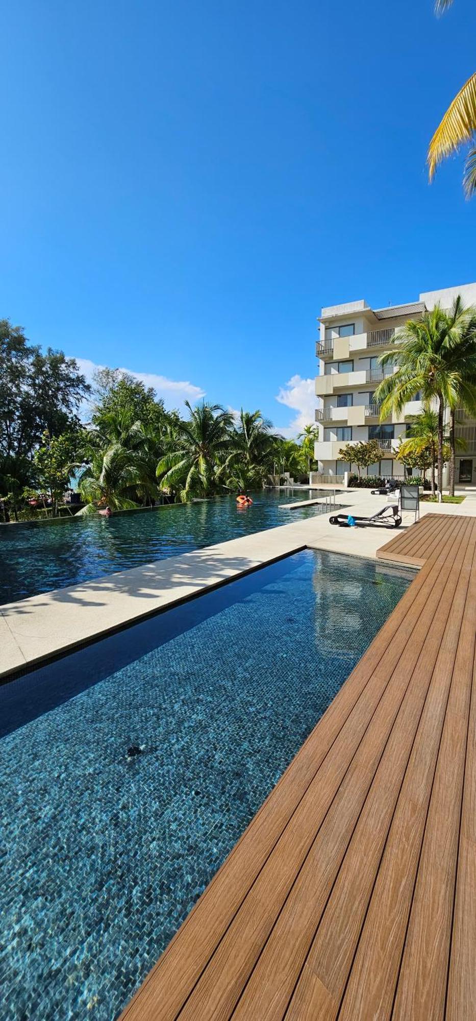By The Sea Beach Luxury Resort - バツーフェリンギビーチ エクステリア 写真