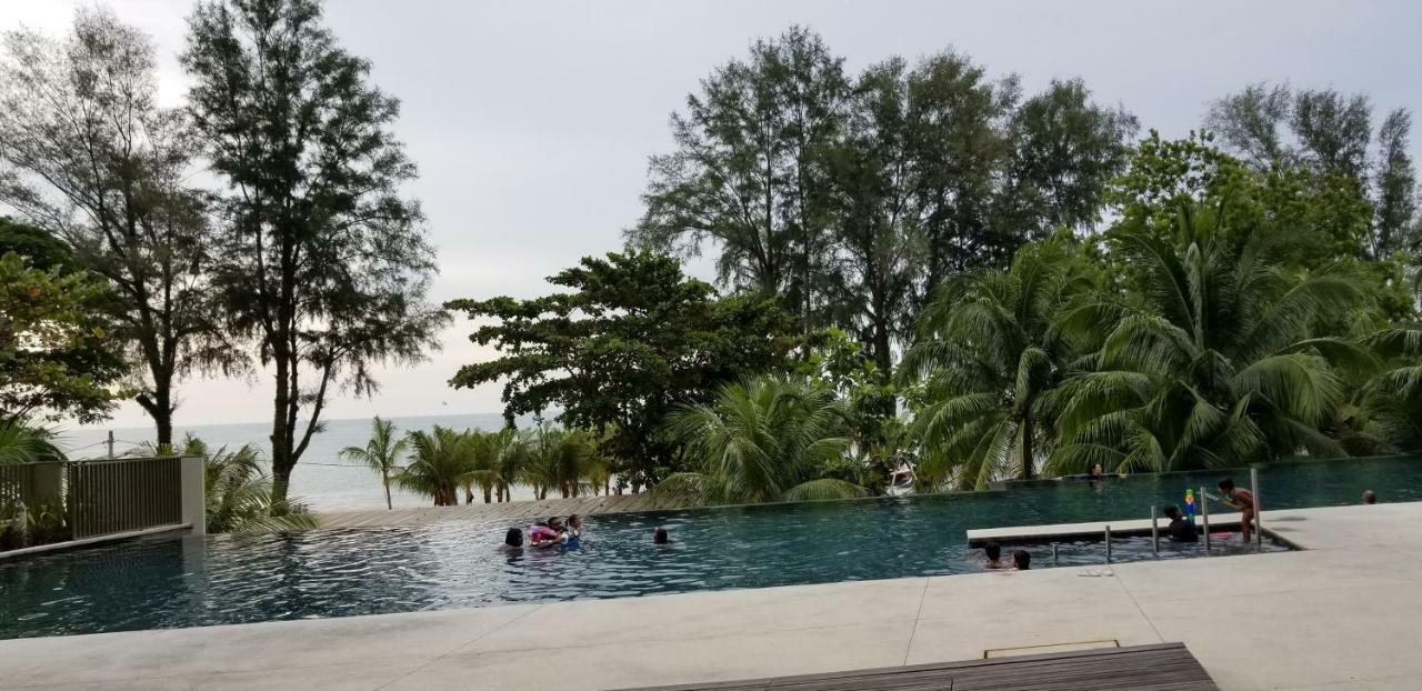 By The Sea Beach Luxury Resort - バツーフェリンギビーチ エクステリア 写真