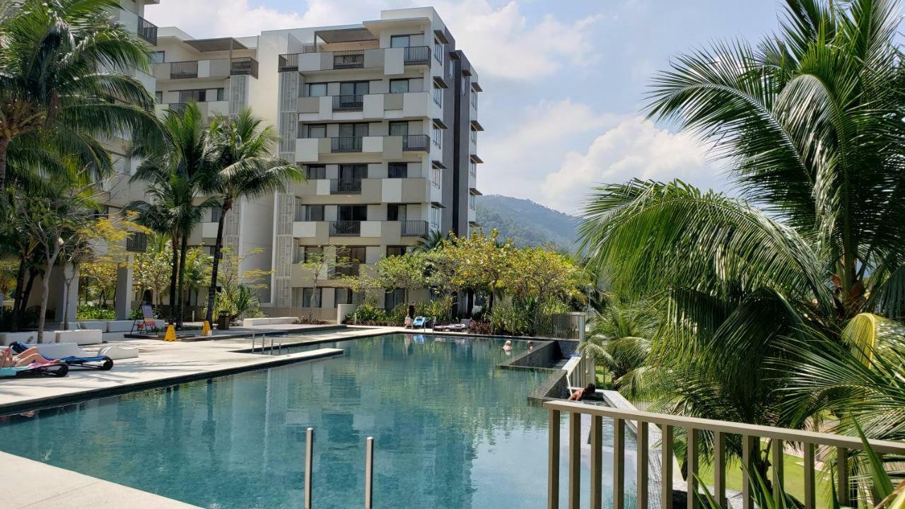 By The Sea Beach Luxury Resort - バツーフェリンギビーチ エクステリア 写真