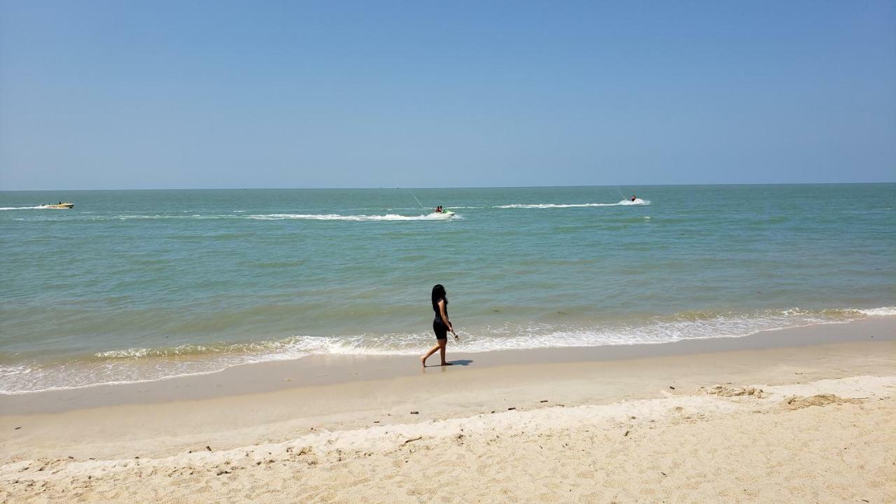 By The Sea Beach Luxury Resort - バツーフェリンギビーチ エクステリア 写真