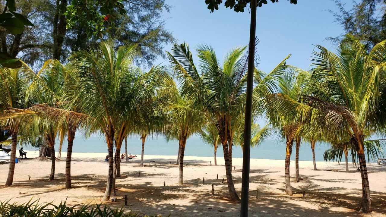 By The Sea Beach Luxury Resort - バツーフェリンギビーチ エクステリア 写真